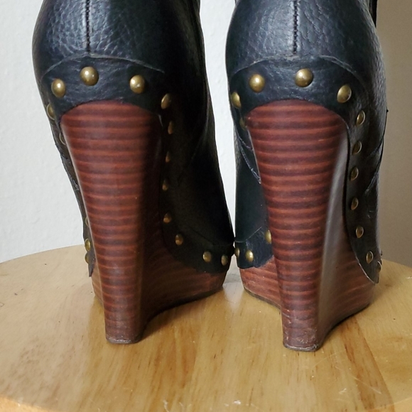 Boots - Picture 4 of 8